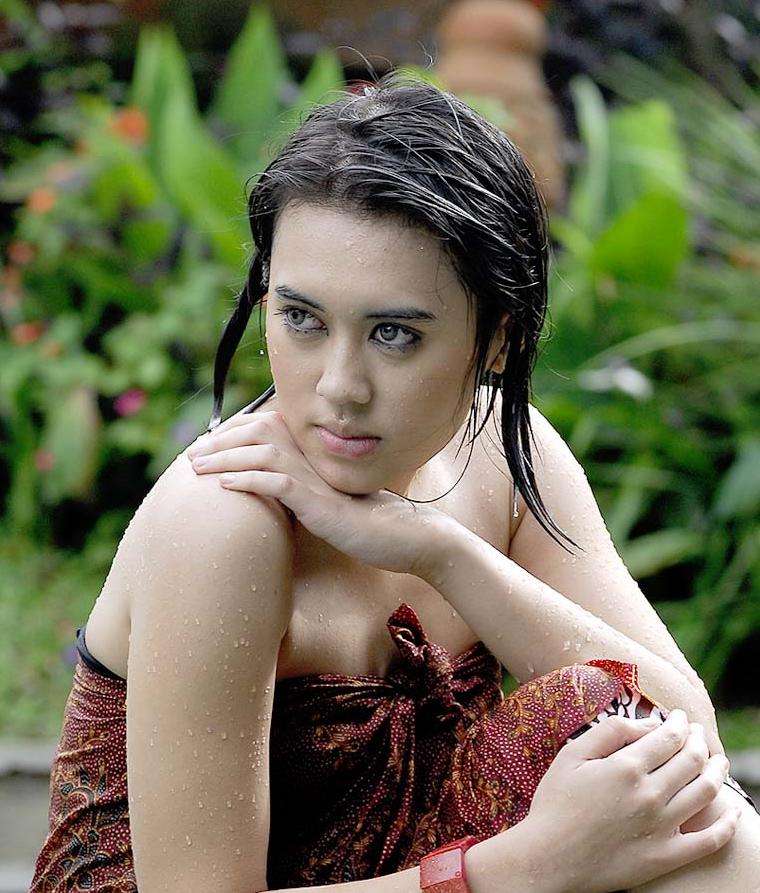 Mahasiswi Model Biak